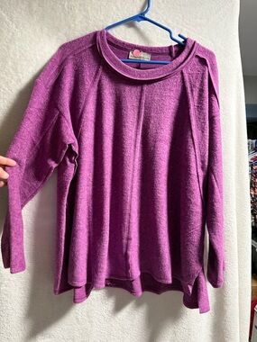 Zenana Outfitters Magenta Crewneck Pullover